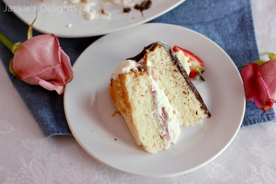 Strawberry Cake W Ganache.10