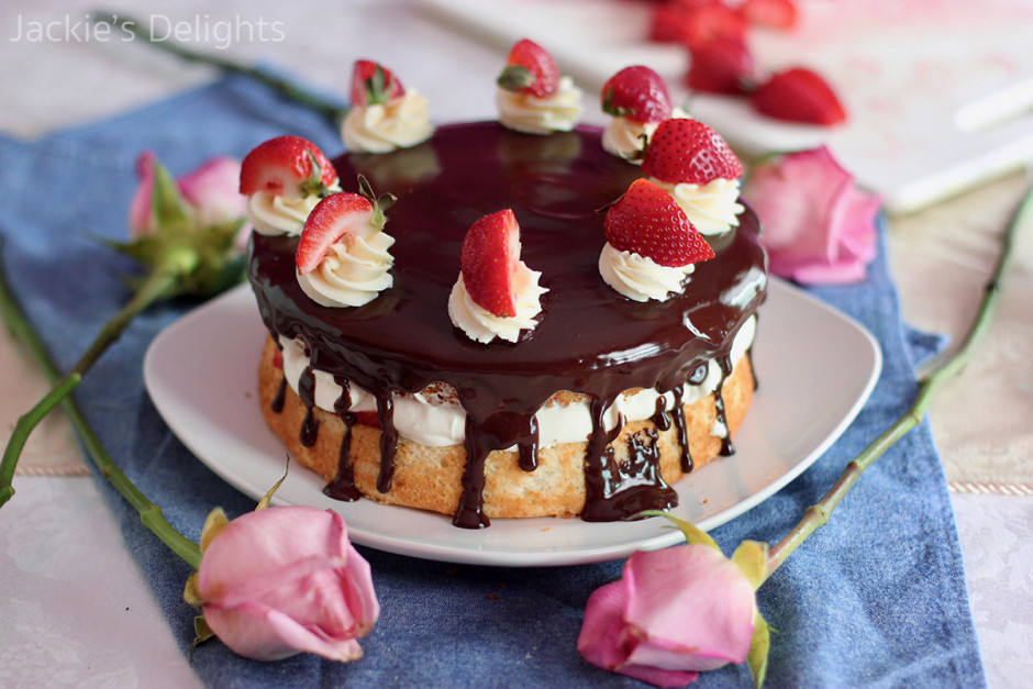 Strawberry Cake W Ganache.7
